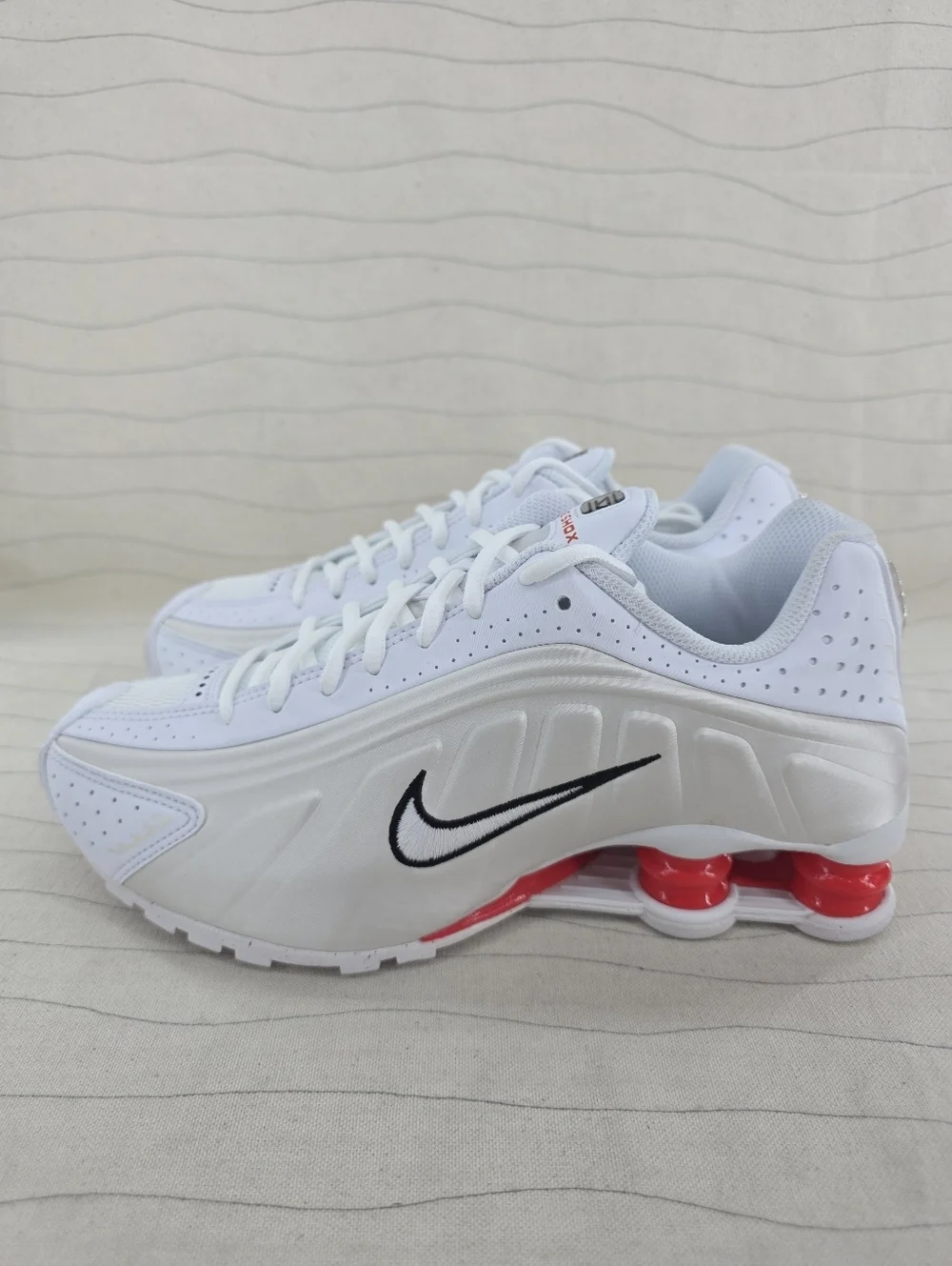 Nike Youth Shox R4 GS White Phantom Red Running Shoes CW2626-102 Size 6.5Y NEW